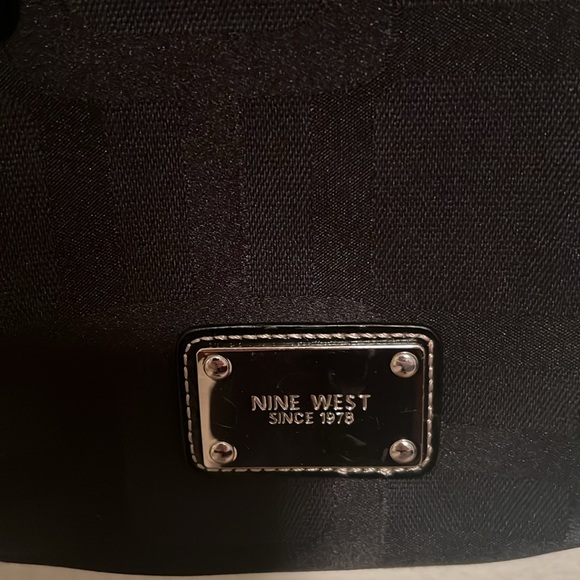 Nine West Crossbody Bag. - Picture 4 of 11